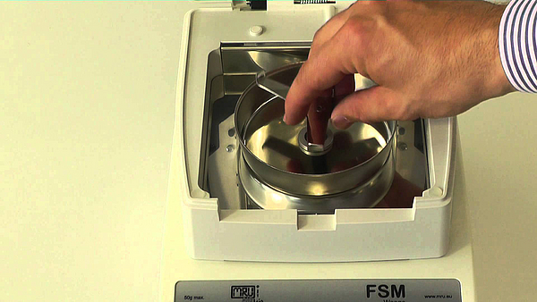 FSM-Waage für professionelle Feinstaubmessung FSM-Waage zum Trocknen und Wiegen einer Filterhülse bei der Feinstaubmessung